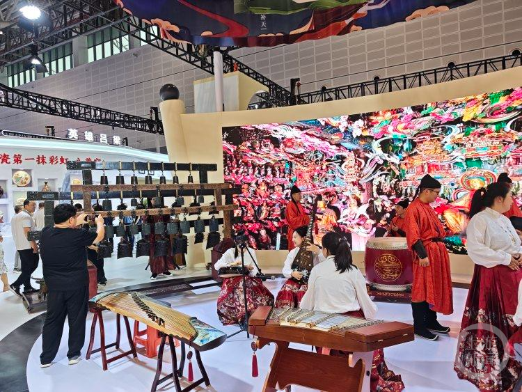 文物“开口”非遗“活化” 刺绣版网红小西天亮相山西文博会