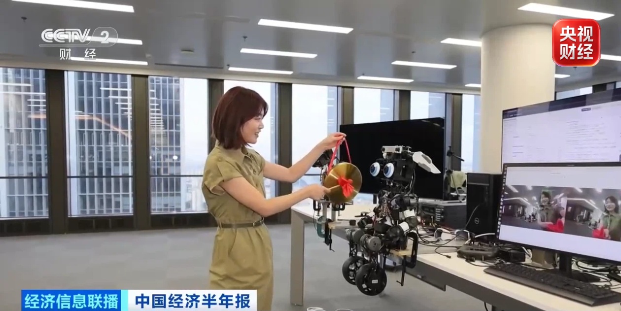 视频丨从“会说”到“会想会做” 具身机器人正加速“进化”