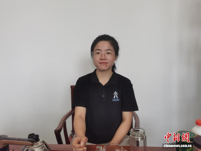 通讯：在机器人赛道上迎风奔跑的“00后”女孩