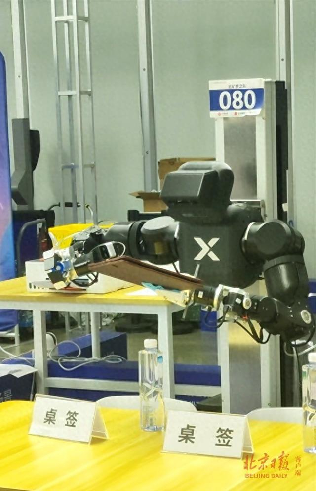 20分钟三重考验！机器人比拼全套办公 “基本功”
