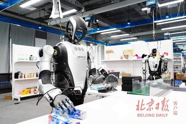 北京首个人形机器人数据训练中心升级改造，服贸会全新亮相